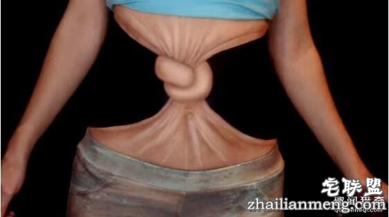 国外辣妹惊悚化妆技:把腰系了个死扣