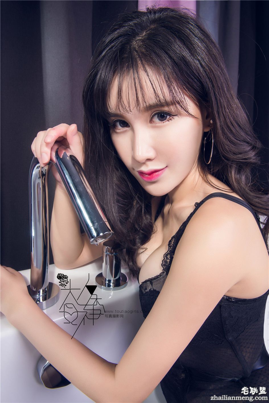 [头条女神] 养眼美女张梦艺连体内衣浴室黑丝写真 第179期第4张