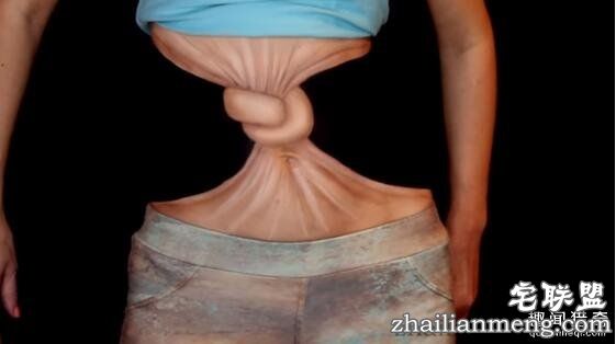 国外辣妹惊悚化妆技:把腰系了个死扣