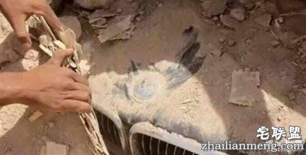 男子挖地三尺找到神秘宝藏:价值百万宝马车