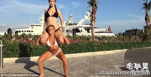 比基尼姐妹健身走红 这样深蹲也是没谁了