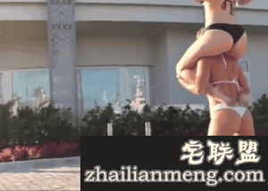 比基尼姐妹健身走红 这样深蹲也是没谁了