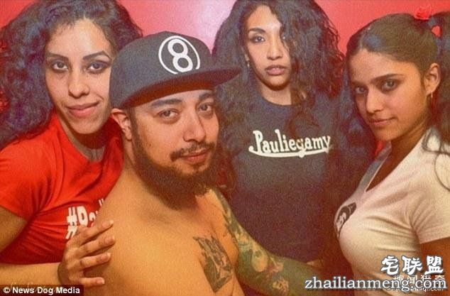 男子带着两个女友,和妻子过上了一夫三妻的生活