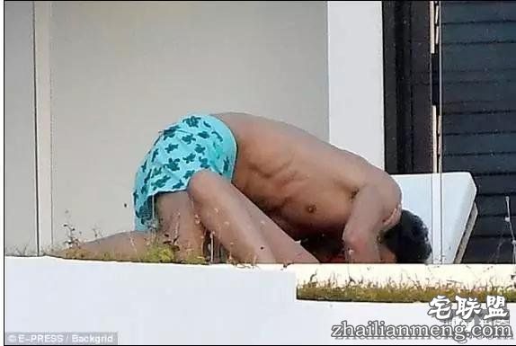 邓文迪又交新男友,比他妈还大三岁,实力撩汉,绝了!