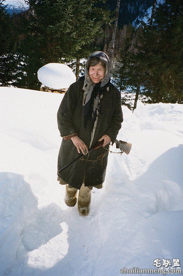 这家人「42年来与世隔绝」连二战也不知道,看到塑胶袋惊:「会皱的玻璃!」