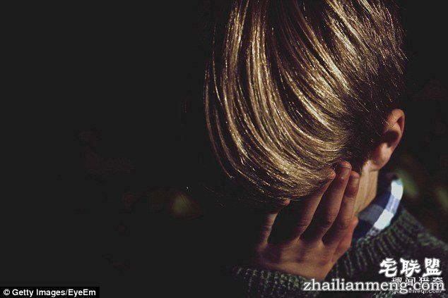 他12岁时生病「妈妈跟他爱爱」认为可以治癒他,20年后告诉妻子人生就毁了!