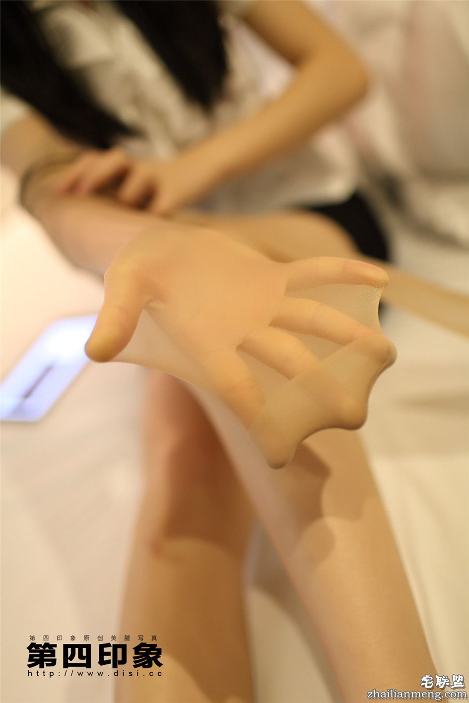 [第四印象] 白领换丝袜图片 NO.713第3张