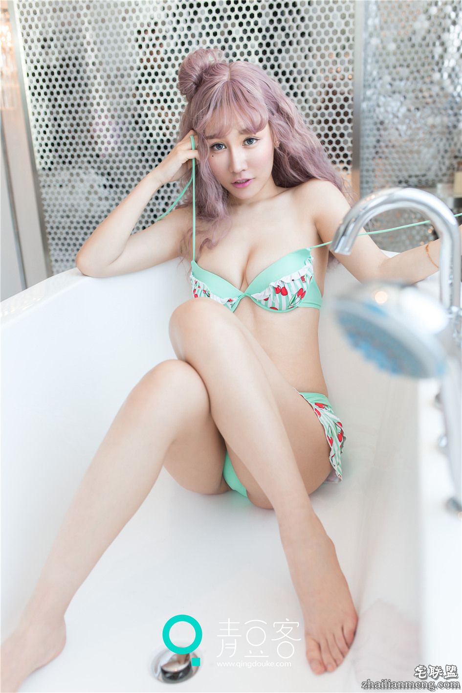 [青豆客] 风骚蓝色比基尼美女美盺Yumi浴室大胆爆乳照 Vol.016第8张