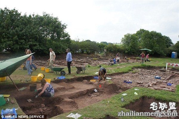 男子花光积蓄买地:竟意外发现中世纪古城