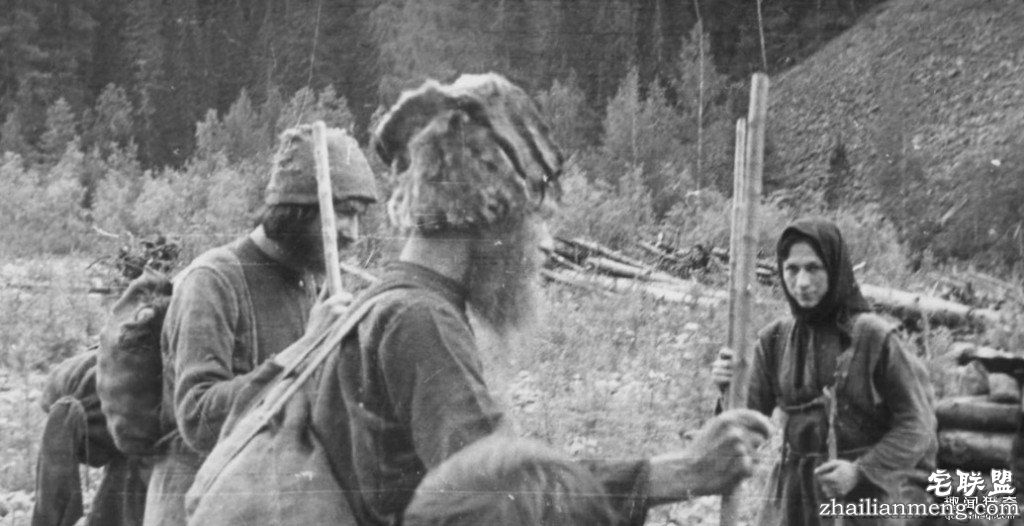 这家人「42年来与世隔绝」连二战也不知道,看到塑胶袋惊:「会皱的玻璃!」