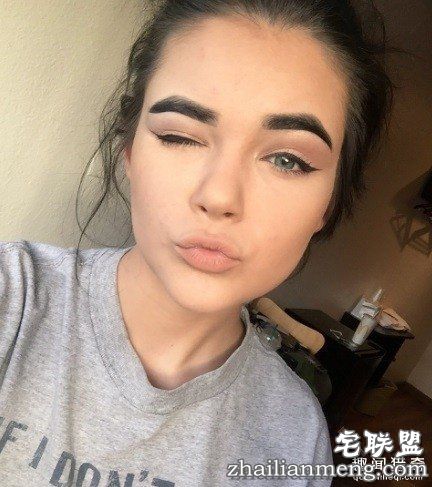 <a href=/e/tags/?tagname=%E7%BE%8E%E5%A5%B3 target=_blank class=infotextkey>美女</a>网红晒闺房自拍 把网友恶心坏了