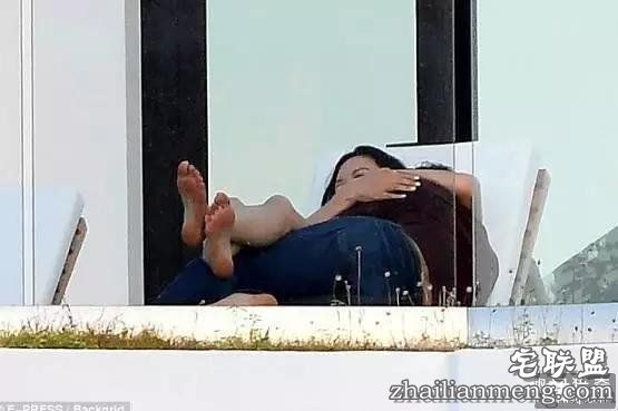 邓文迪又交新男友,比他妈还大三岁,实力撩汉,绝了!