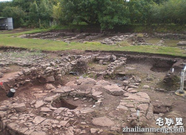 男子花光积蓄买地:竟意外发现中世纪古城
