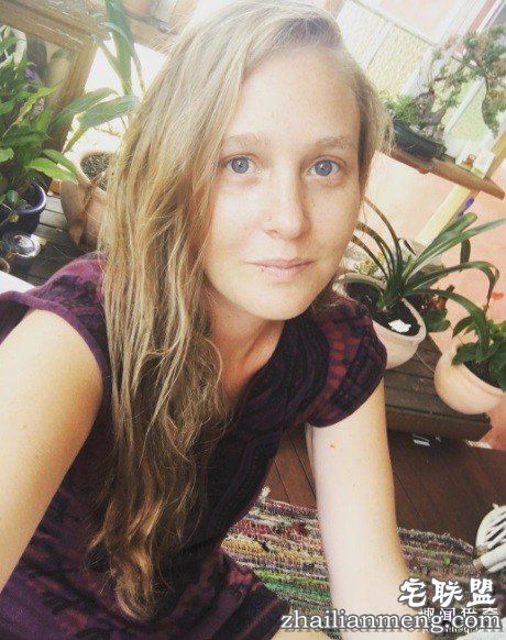 嫩肉感「阴道坠饰」惹议!艺术家不畏抨击呼吁:正视身体