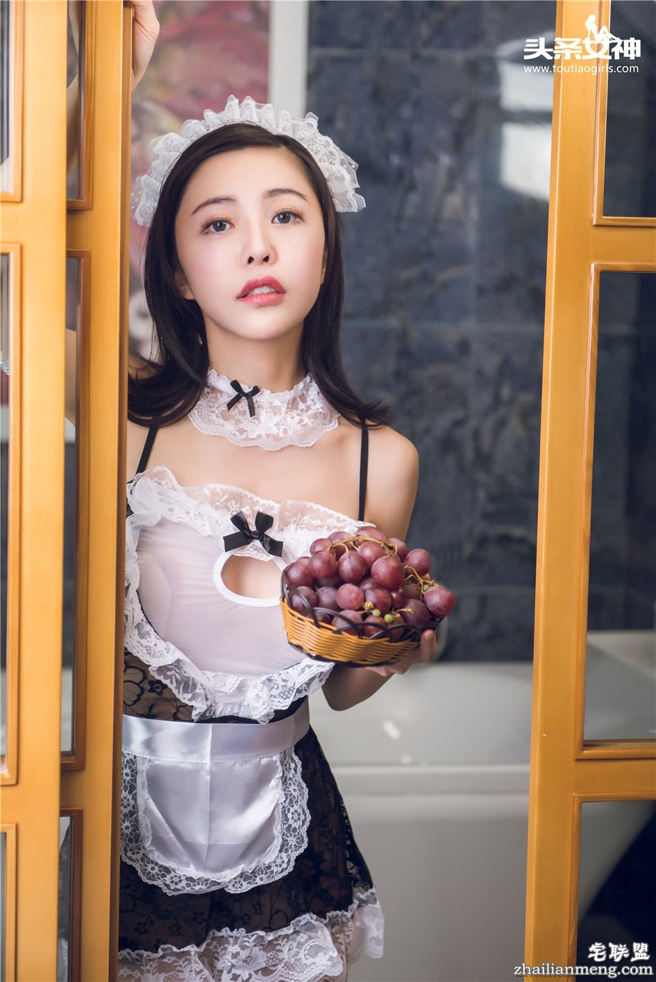 [头条女神] 大美腿美女小爱性感女仆装高清写真 第216期第3张