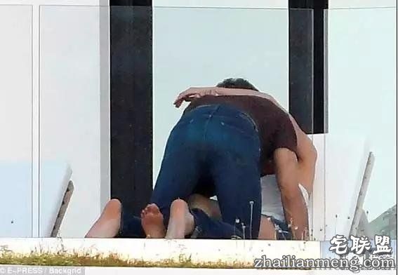 邓文迪又交新男友,比他妈还大三岁,实力撩汉,绝了!