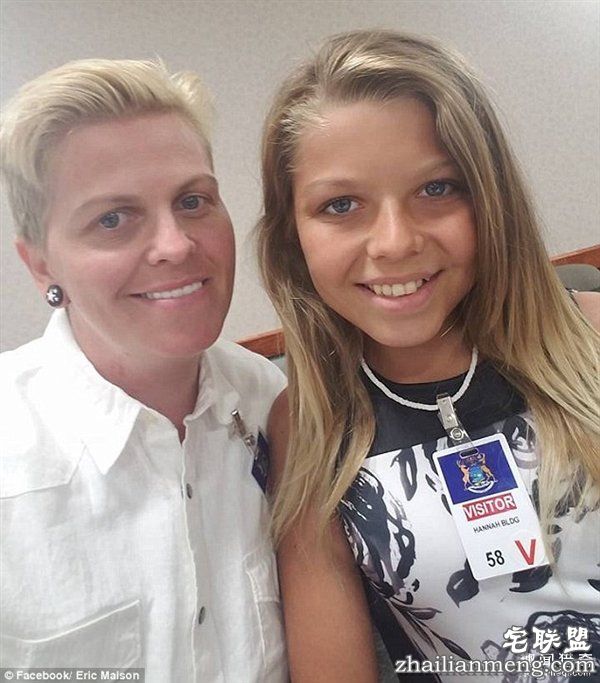 画面惊呆!母子双双变性成世界首对变性父女