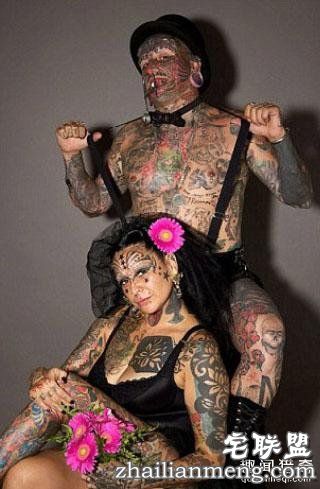 夫妻热衷“改造自己身体”,纹身、钻孔、移植...