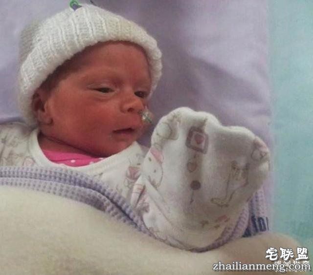 英国女子多年不孕,原来是双阴道双子宫,夫妻俩没找对地方