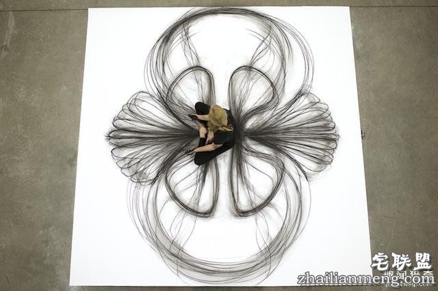 用身体作画的女艺术家,过程优雅得像一段舞蹈