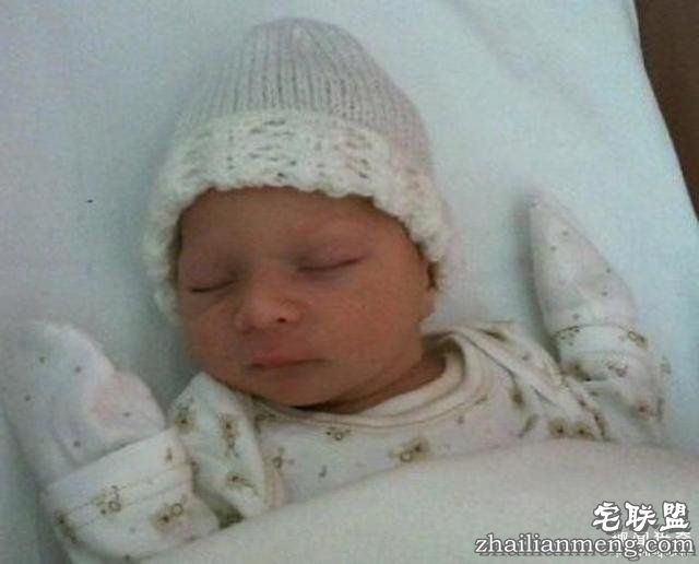 英国女子多年不孕,原来是双阴道双子宫,夫妻俩没找对地方