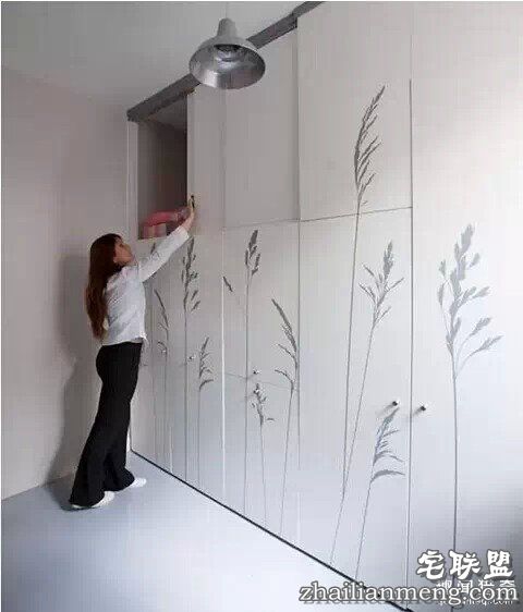 他把「2.42坪超小房子」改造成最强变形「功能爆表时尚公寓」,全部展开后空间大升级!