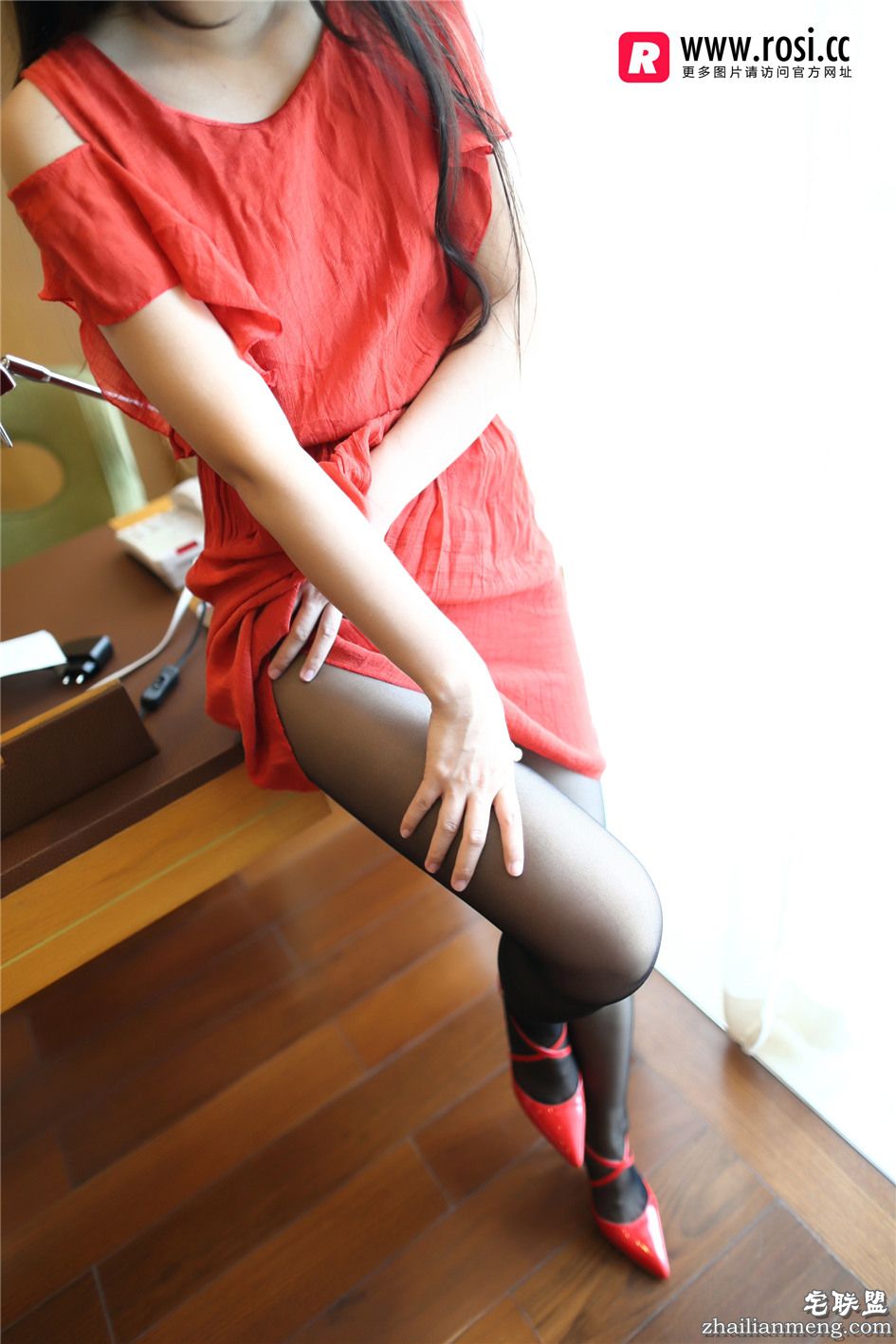 [<a href=/e/tags/?tagname=ROSI target=_blank class=infotextkey>ROSI</a>] 尖头高跟鞋<a href=/e/tags/?tagname=%E7%BE%8E%E5%A5%B3 target=_blank class=infotextkey>美女</a><a href=/e/tags/?tagname=%E9%BB%91%E4%B8%9D target=_blank class=infotextkey>黑丝</a>细腿私拍图 NO.1892第1张