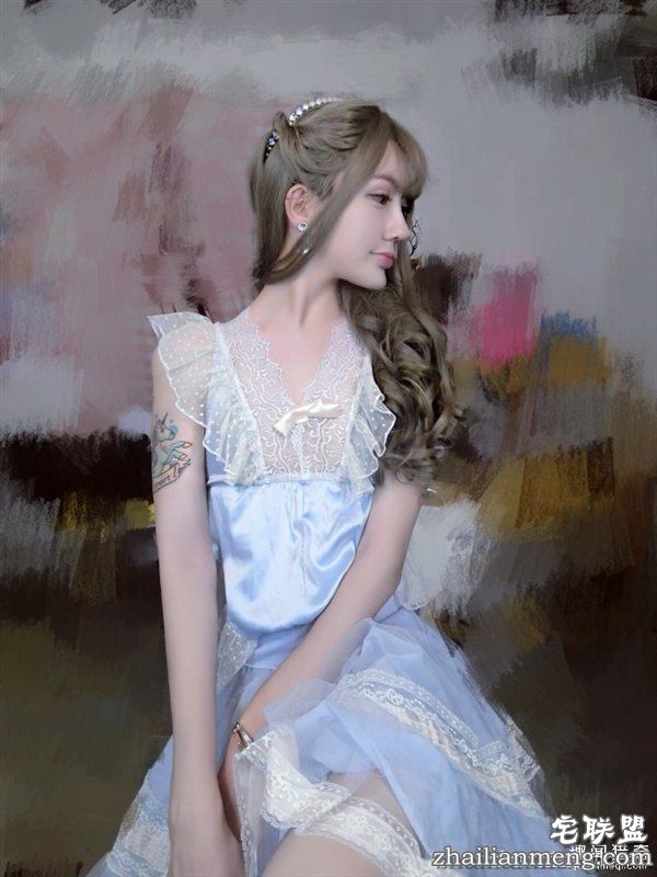 “蛇精男”变身芭比娃娃 网友:居然觉得有点美