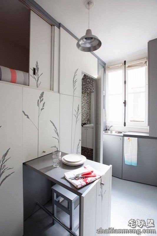 他把「2.42坪超小房子」改造成最强变形「功能爆表时尚公寓」,全部展开后空间大升级!