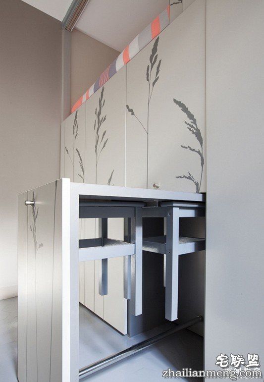 他把「2.42坪超小房子」改造成最强变形「功能爆表时尚公寓」,全部展开后空间大升级!