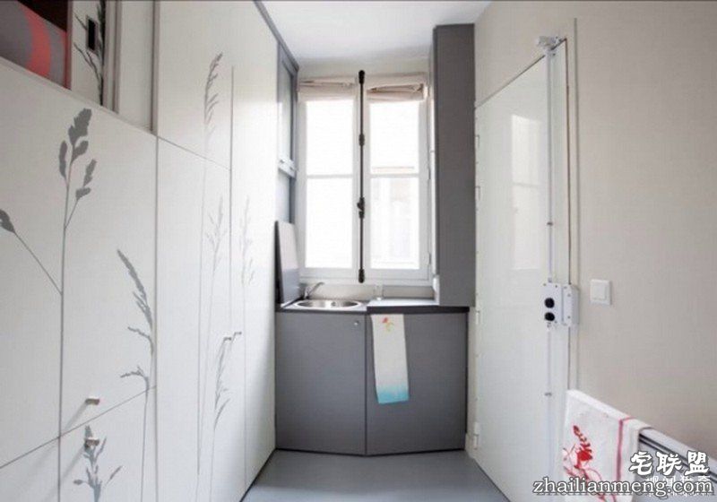 他把「2.42坪超小房子」改造成最强变形「功能爆表时尚公寓」,全部展开后空间大升级!