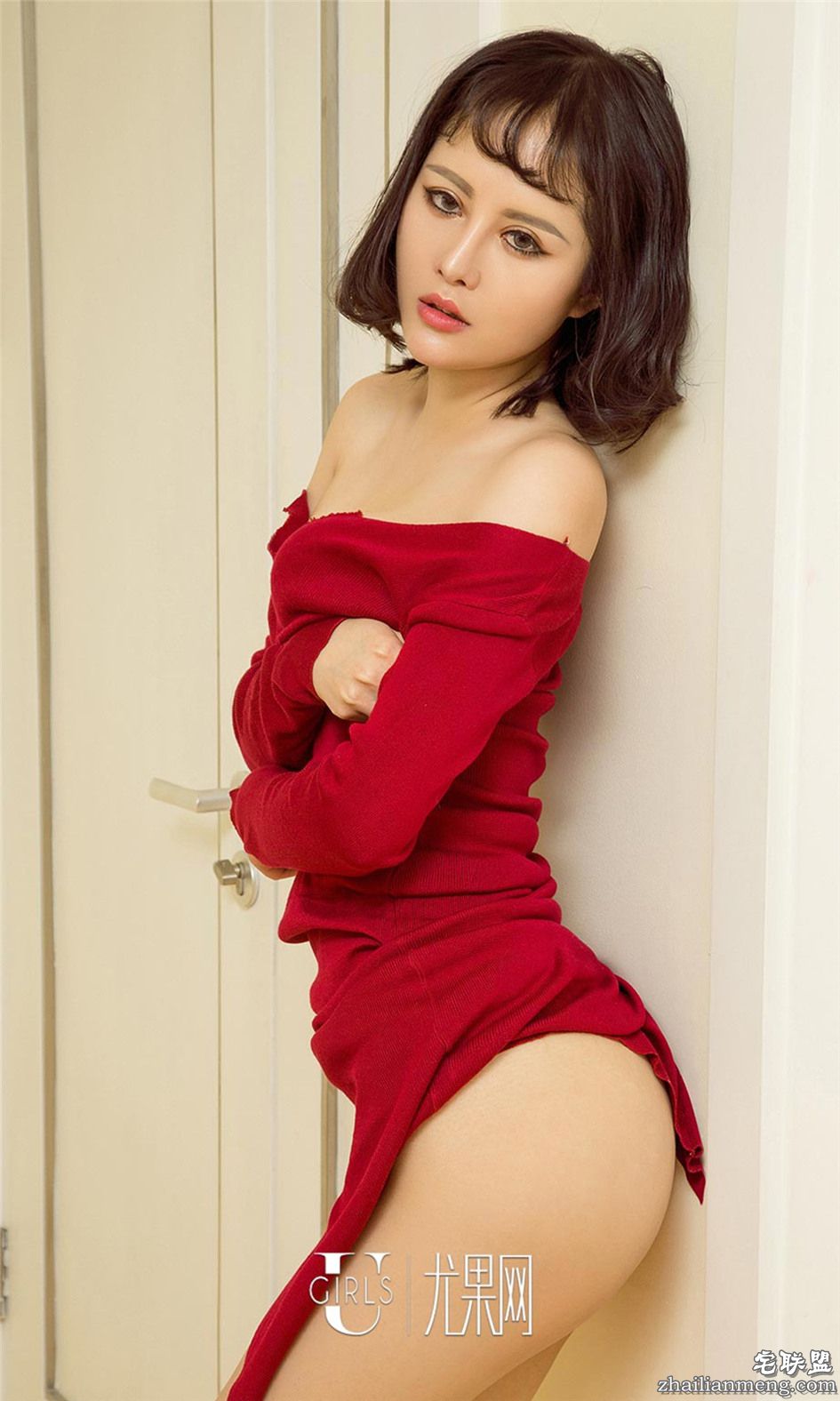 [尤果网] 短发普通美女张纯蕾丝短裙写真 第625期第4张