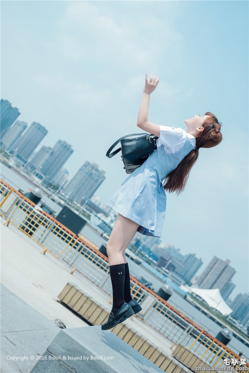 [波萝社] 90后清纯校花柳侑绮户外高清写真摄影 VOL.095第2张