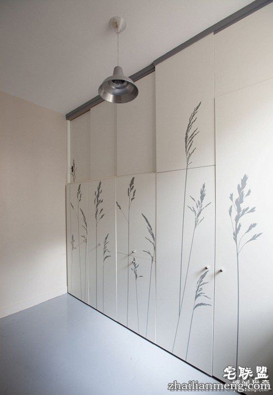 他把「2.42坪超小房子」改造成最强变形「功能爆表时尚公寓」,全部展开后空间大升级!