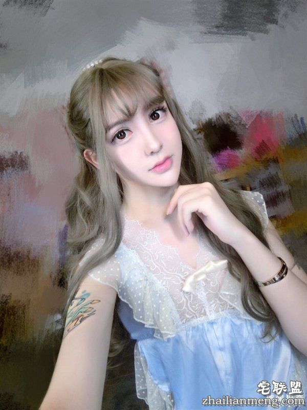 “蛇精男”变身芭比娃娃 网友:居然觉得有点美