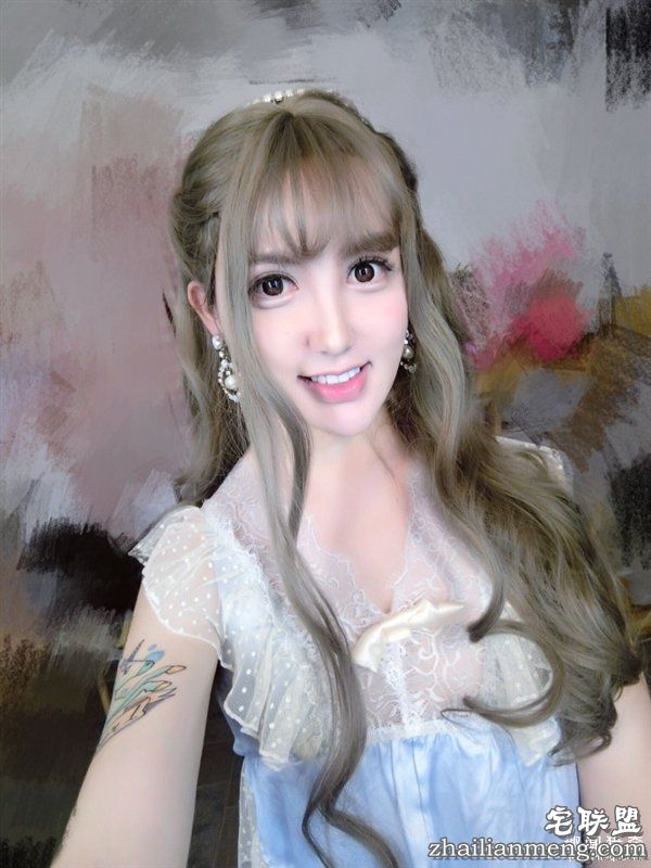 “蛇精男”变身芭比娃娃 网友:居然觉得有点美