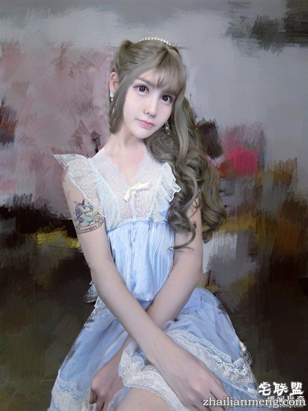 “蛇精男”变身芭比娃娃 网友:居然觉得有点美