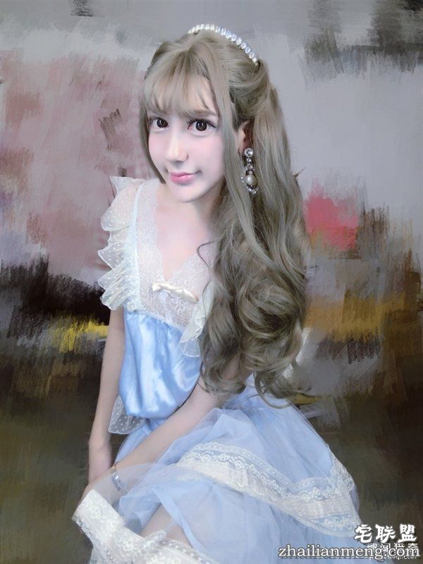 “蛇精男”变身芭比娃娃 网友:居然觉得有点美