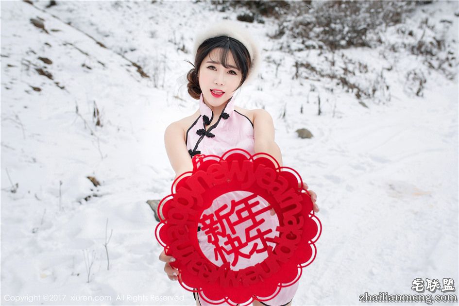 [秀人网] 雪山上的冻美人兜豆靓Youlina超短旗袍写真 第622期第9张