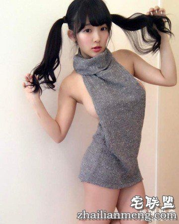 巨乳VS裸背毛衣:那破布根本挡不住晃动的乳浪