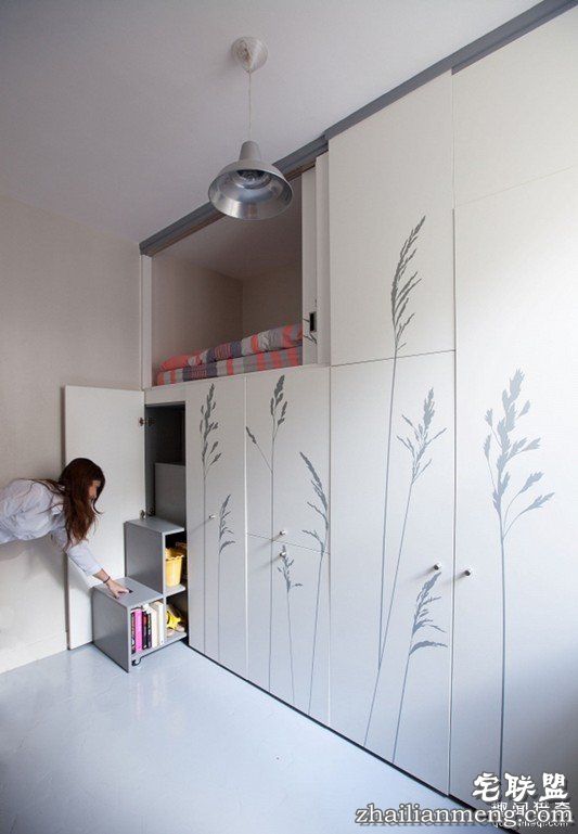 他把「2.42坪超小房子」改造成最强变形「功能爆表时尚公寓」,全部展开后空间大升级!