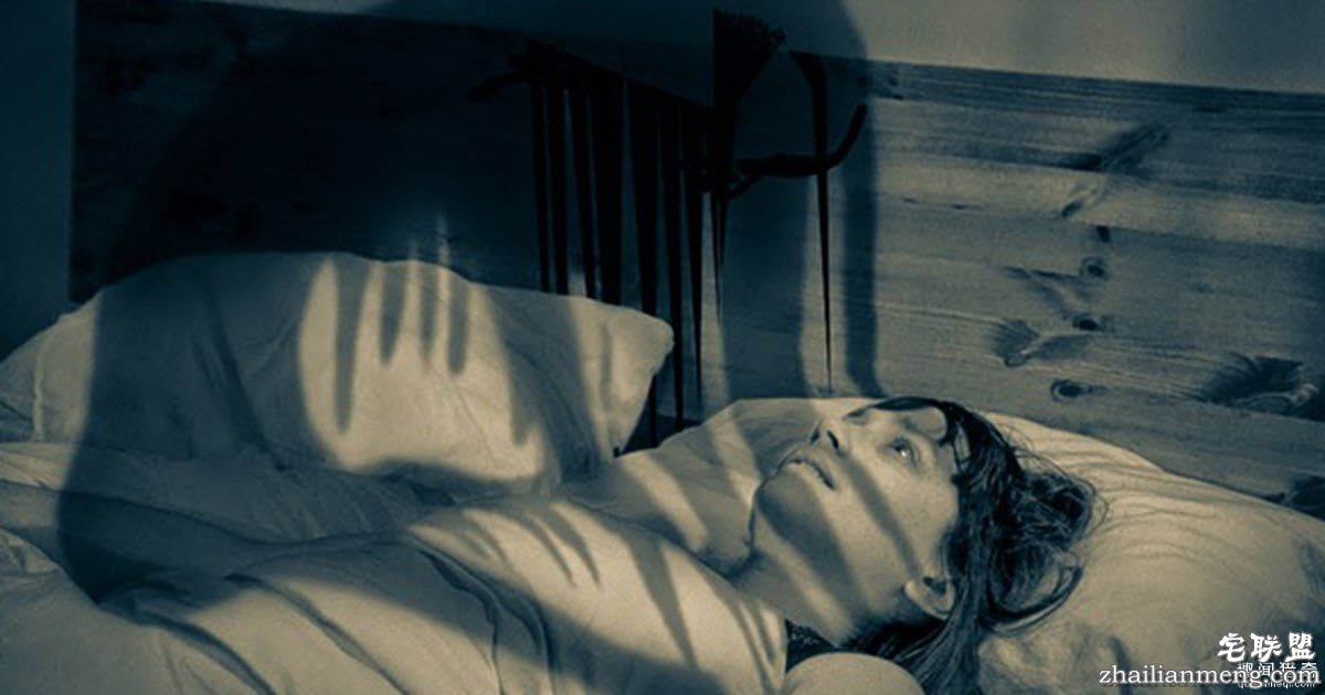 如果你有醒来动不了的经验的话,这就是塬因!看到「祂」出现在床边不用怕「一根手指」就能破解!
