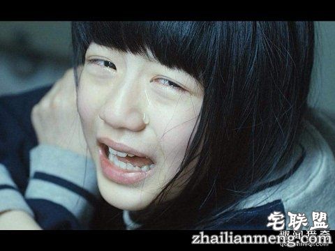 苦命女孩被迫行乞「遭强暴染爱滋」,假装爱上养父跟他上床「完成最狠报復」。