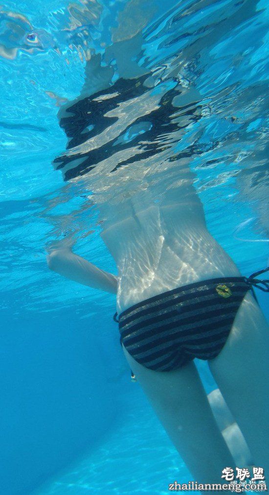 每日一雷:水手服 x 水下视角