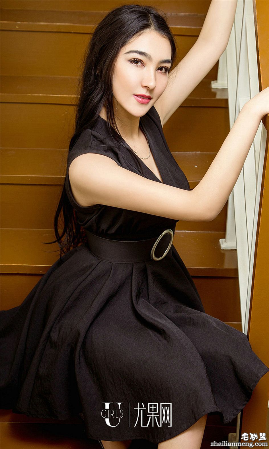 [尤果网] 清纯长裙美女加依娜古丽清秀写真 第661期第2张