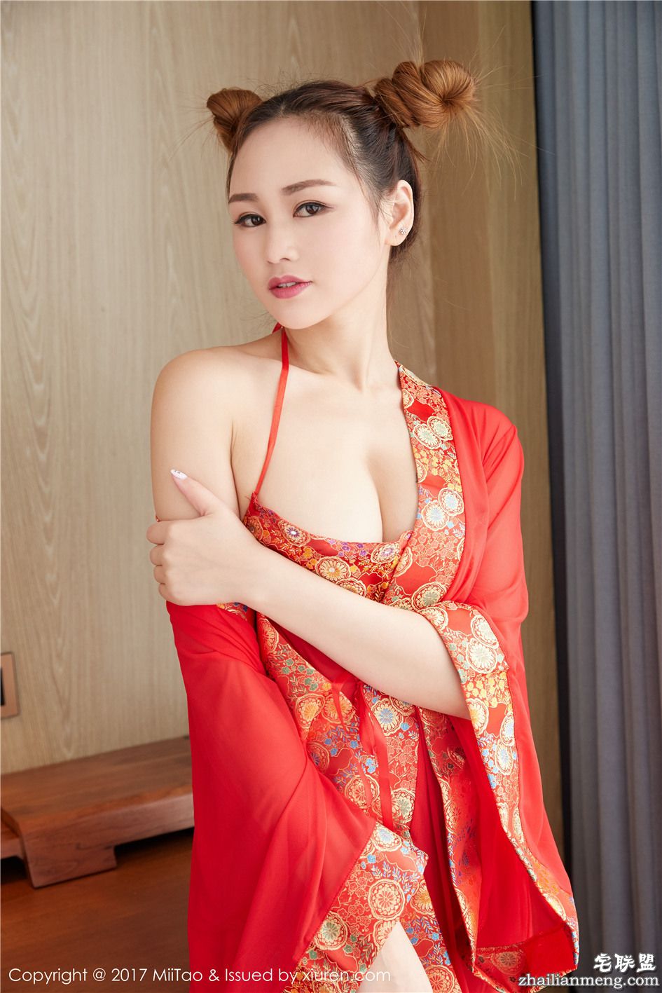 [蜜桃社] 古装肚兜美女李宝宝火辣性感爆乳写真 VOL.049第2张