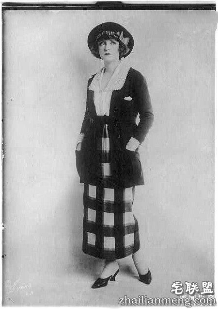 她压迫内脏挤出病态巴掌腰 只为满足老公特殊癖好