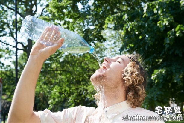 怎么知道自己有没有喝够水?「你下面的颜色」可以告诉你!