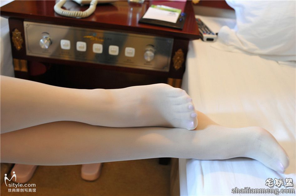 [丝尚写真] 美女脱高跟鞋丝袜高清套图 NO.022第6张