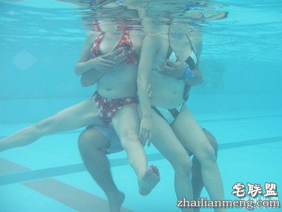 每日一雷:水手服 x 水下视角